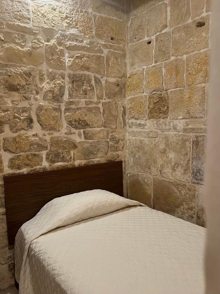 A Remarkable 500 Years Old House Of Character Senglea Exterior photo